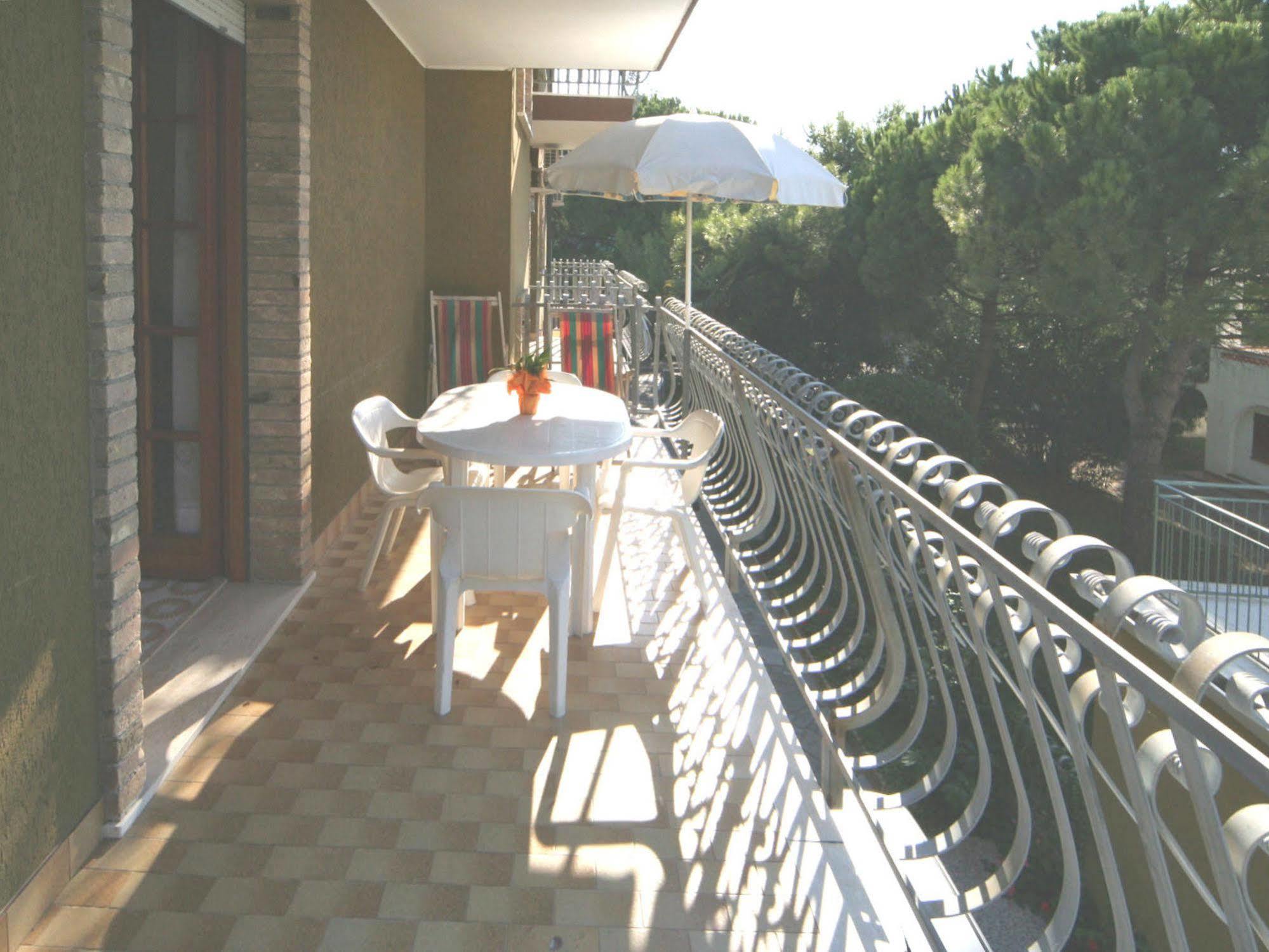 Burello Apartment Lignano Sabbiadoro Exterior photo